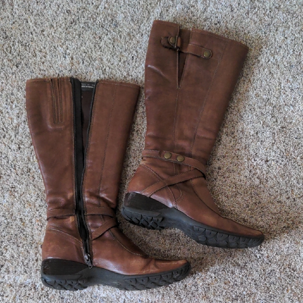Brown Knee-High Leather Boots